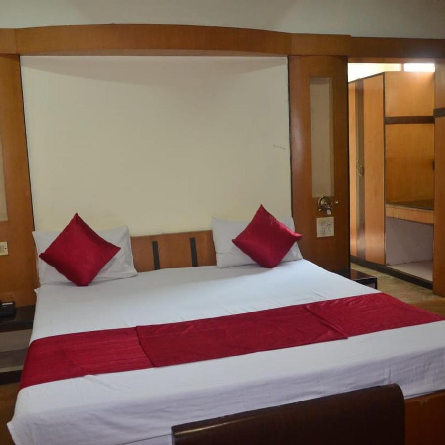 Hotel Poonam Rāipur Kültér fotó