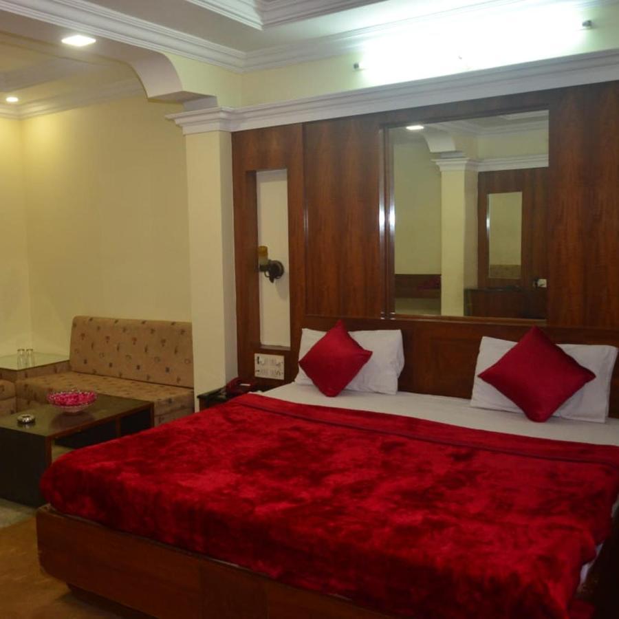 Hotel Poonam Rāipur Kültér fotó