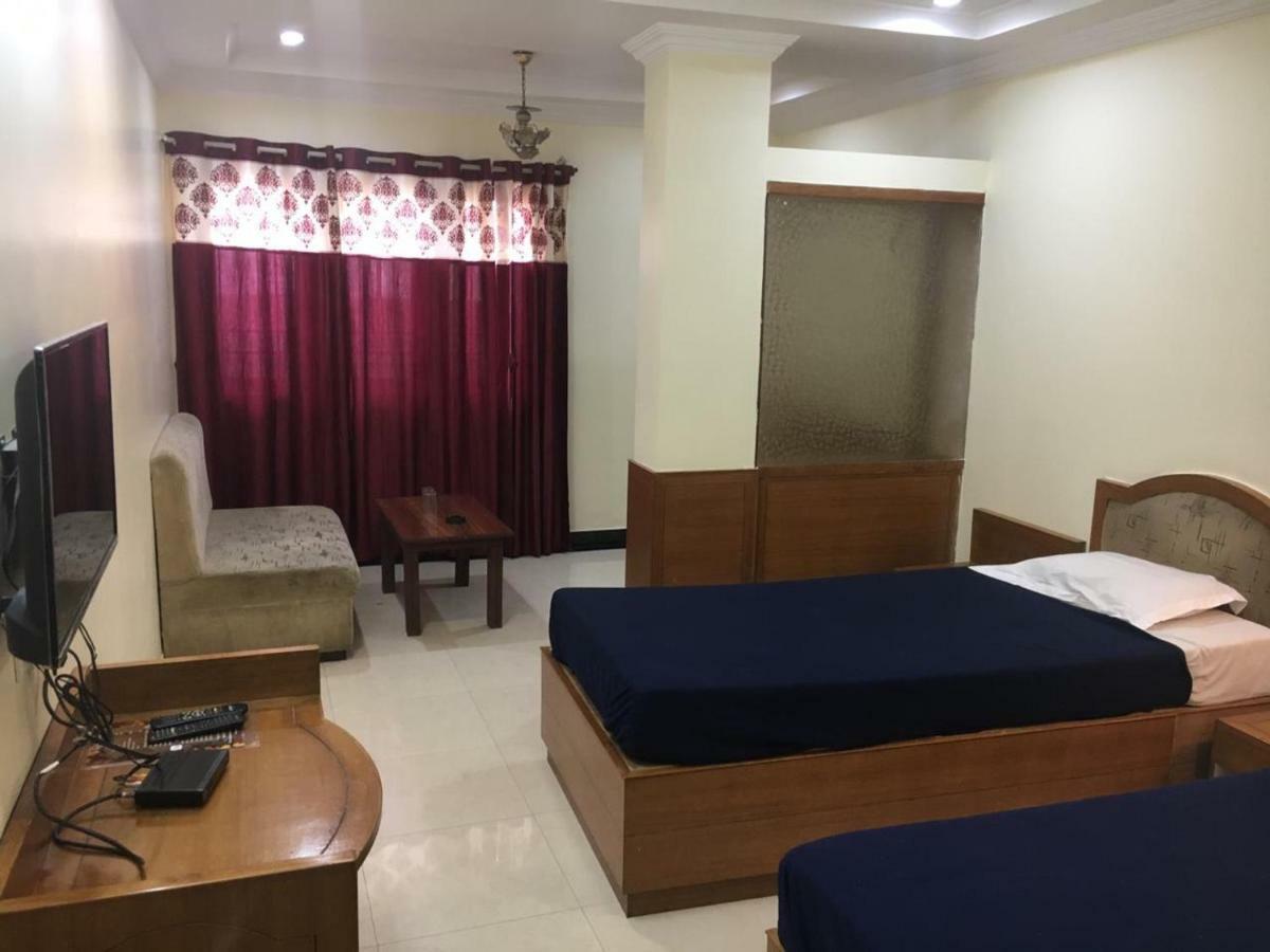Hotel Poonam Rāipur Kültér fotó